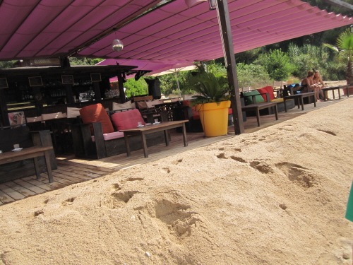 Strandbar am Strand von Caneylles